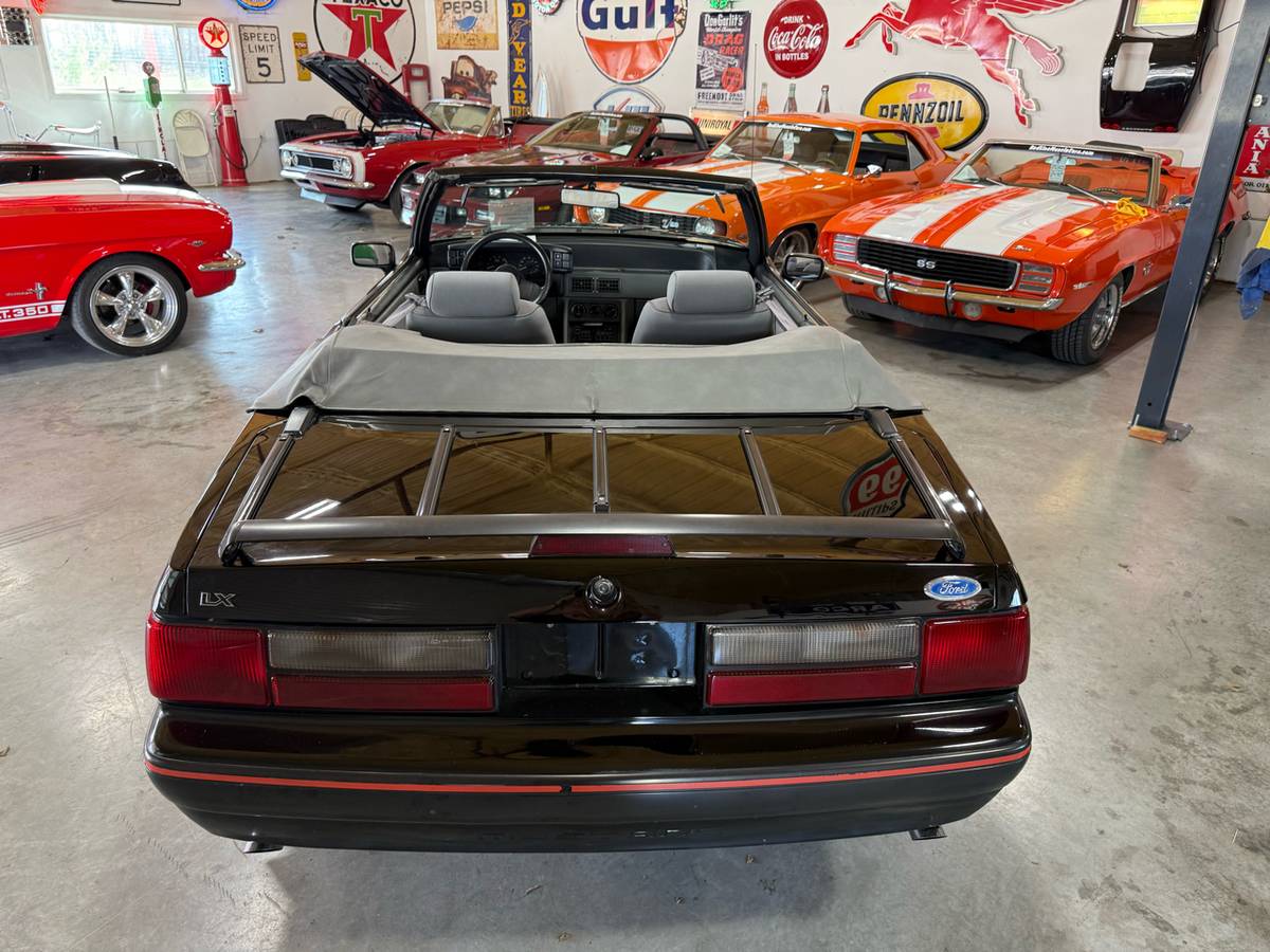 Ford-mustang-1988-black-5