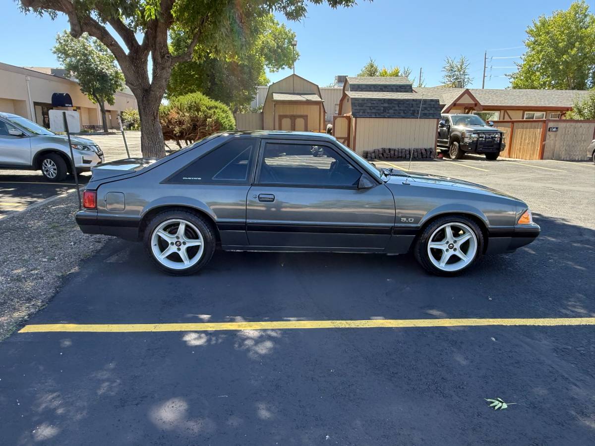 Ford-mustang-1989-3