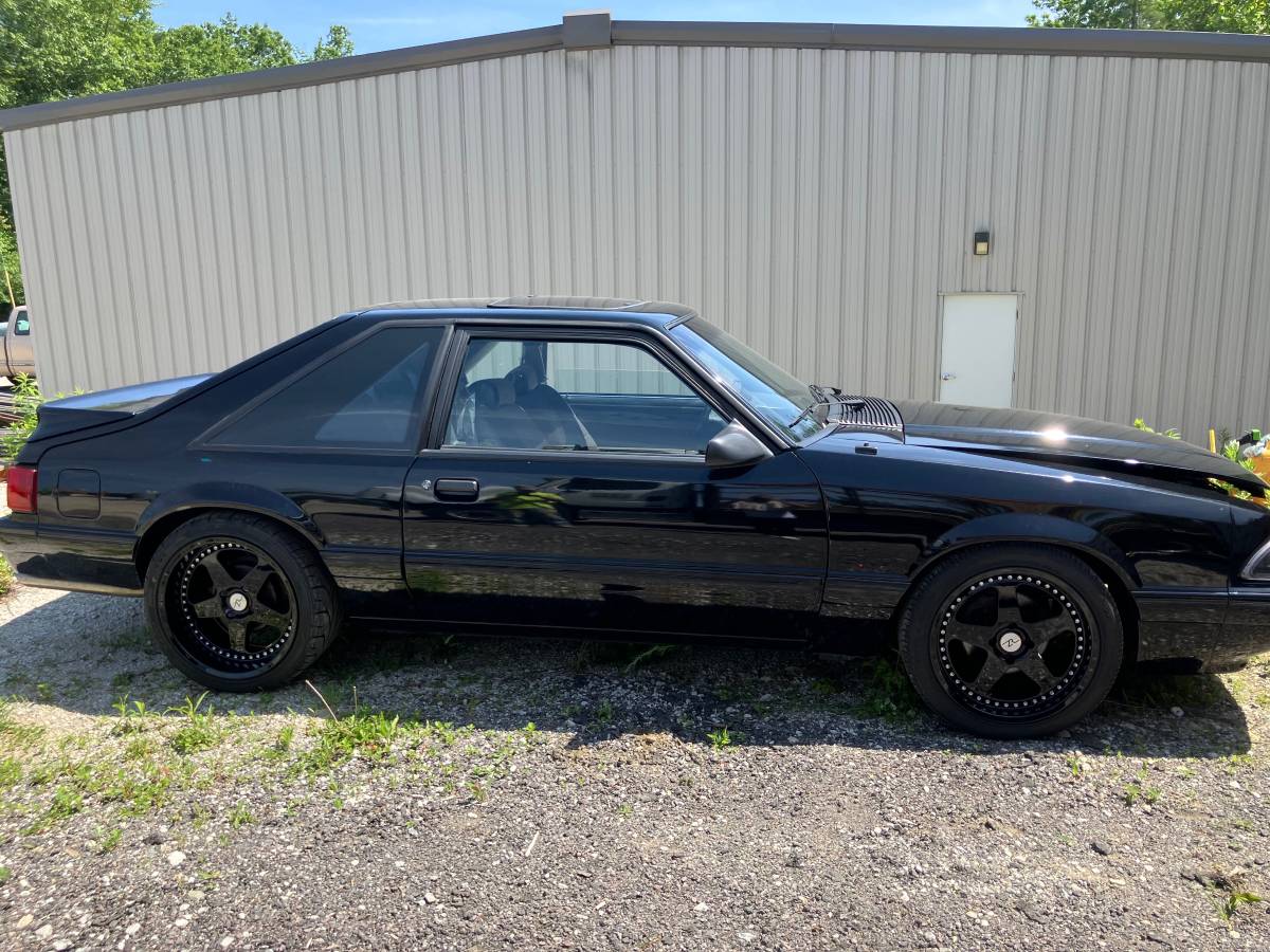Ford-mustang-1990-black-1