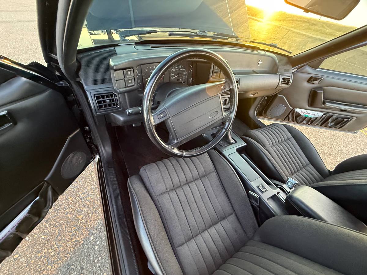 Ford-mustang-cobra-1993-14