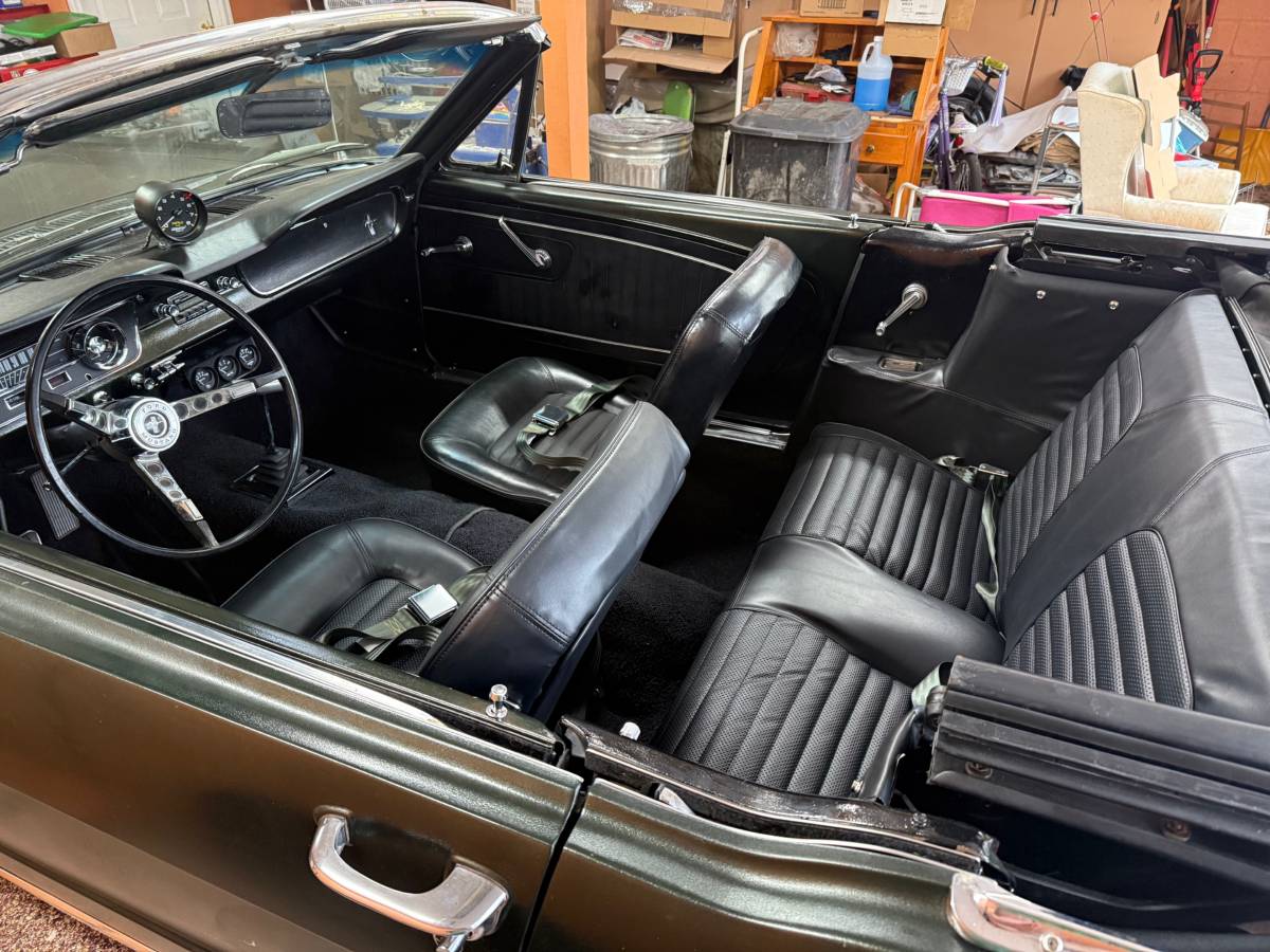 Ford-mustang-convertible-1965-green-11