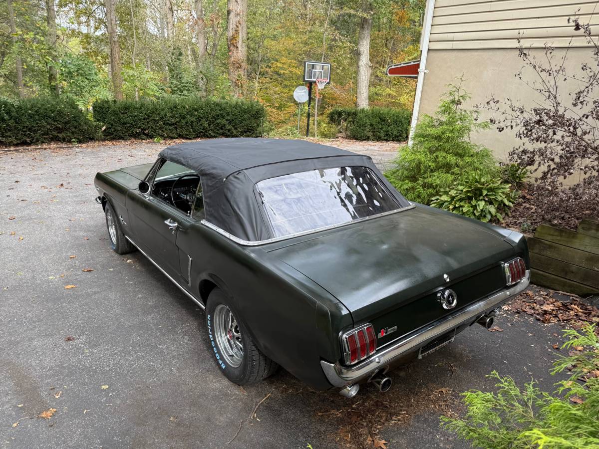 Ford-mustang-convertible-1965-green-13