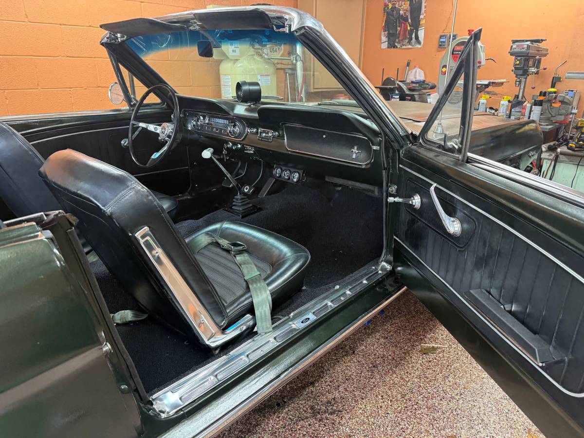 Ford-mustang-convertible-1965-green-14