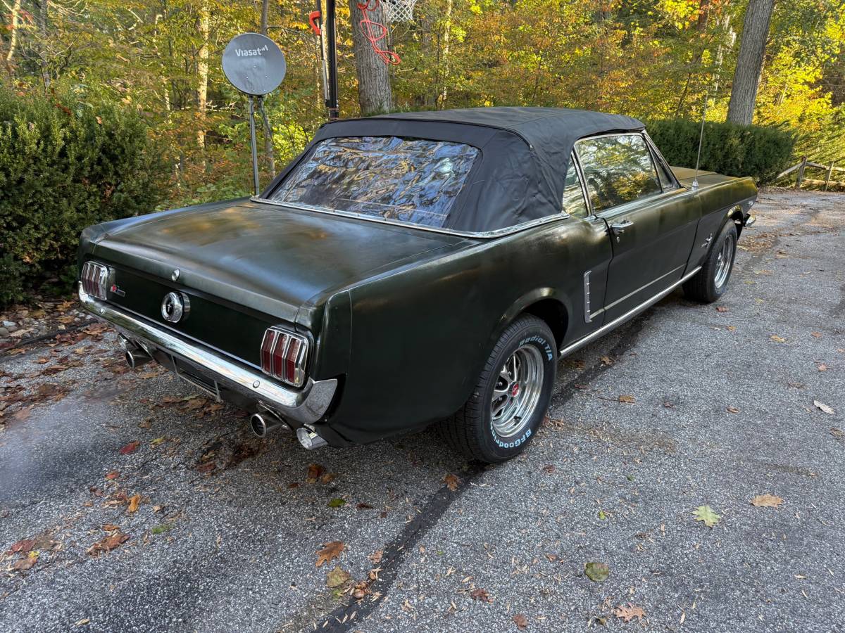 Ford-mustang-convertible-1965-green-15