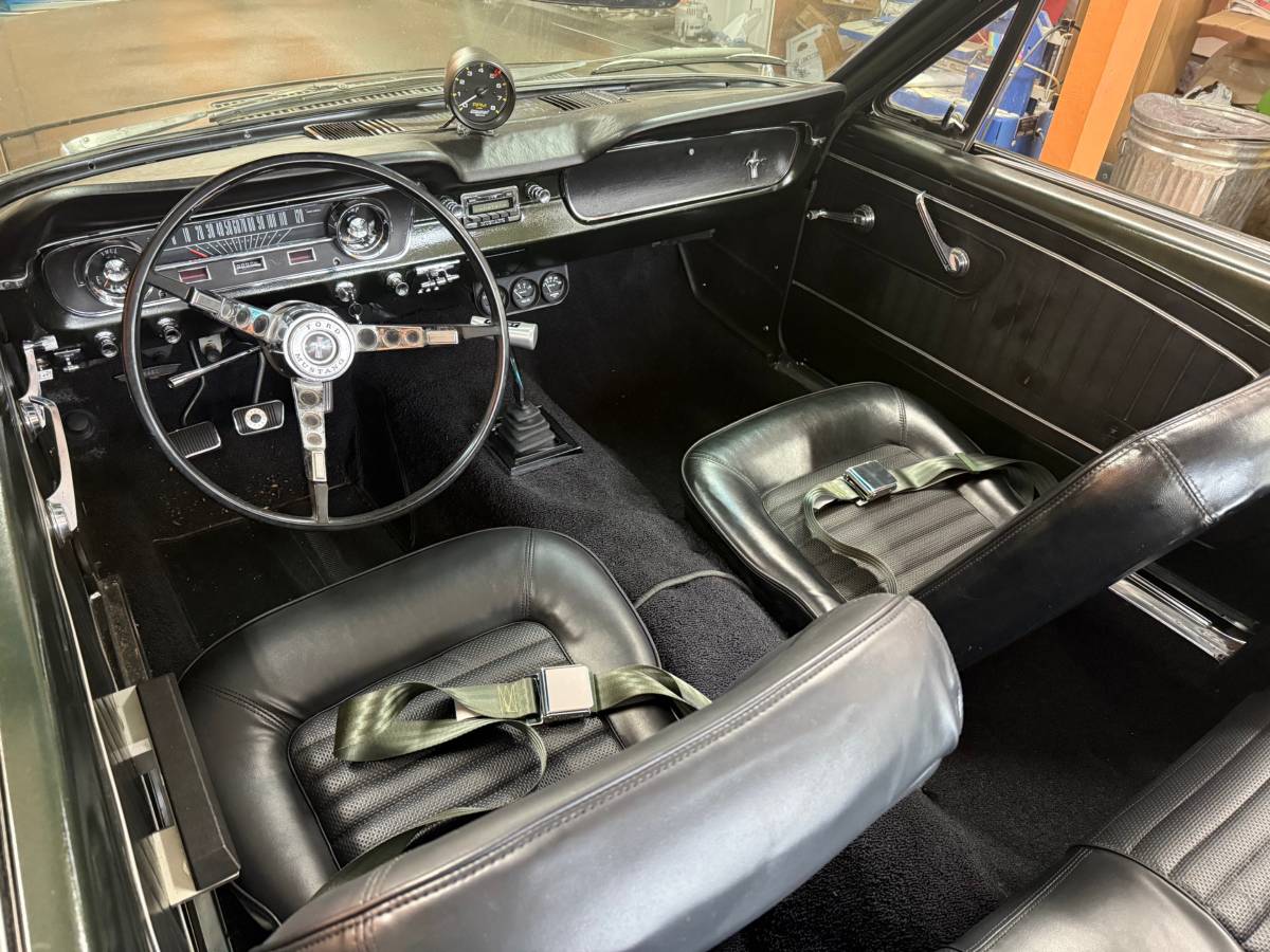 Ford-mustang-convertible-1965-green-19