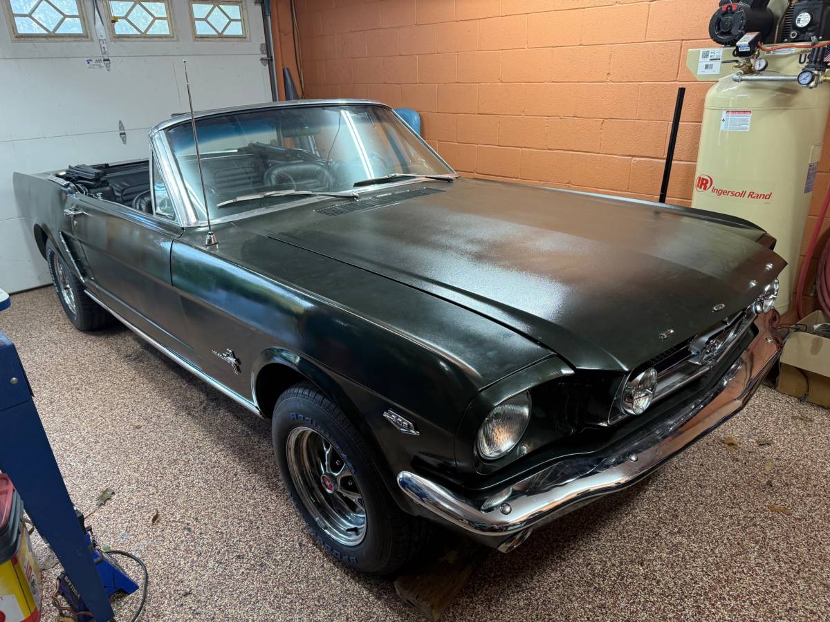 Ford-mustang-convertible-1965-green-20