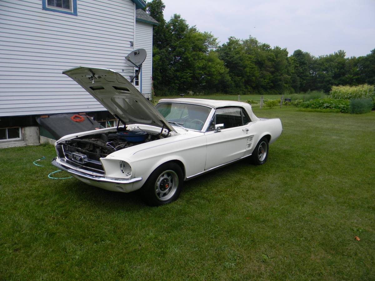 Ford-mustang-convertible-1967-white