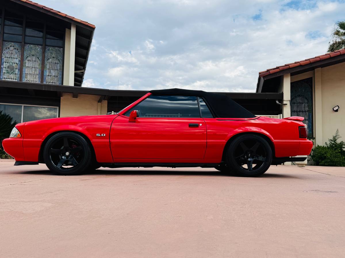 Ford-mustang-convertible-1982-2