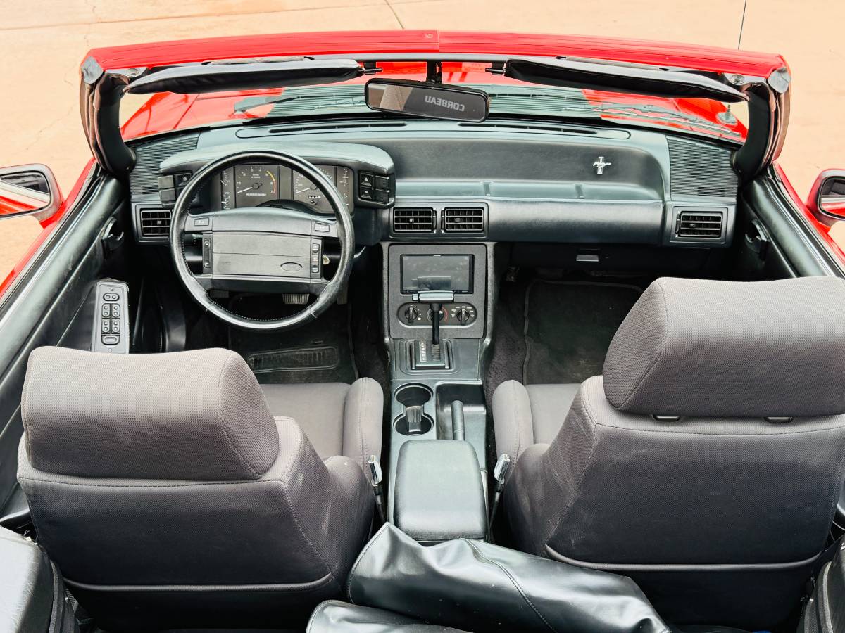 Ford-mustang-convertible-1982-3
