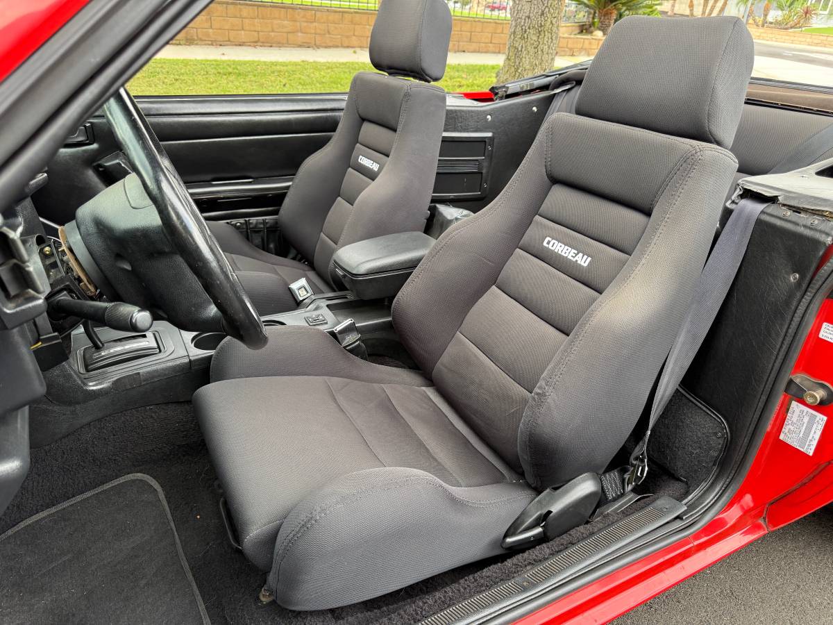 Ford-mustang-convertible-1982-4