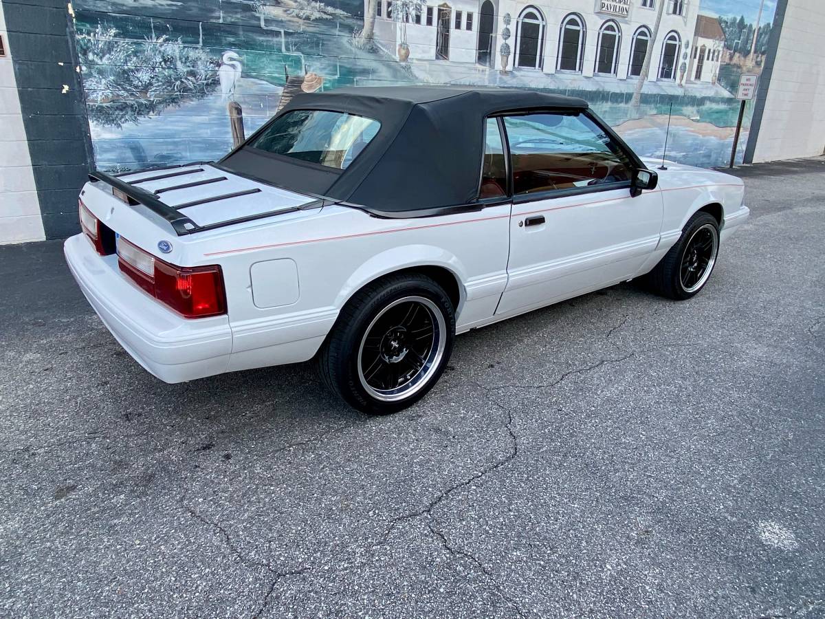Ford-mustang-convertible-1992-white-1