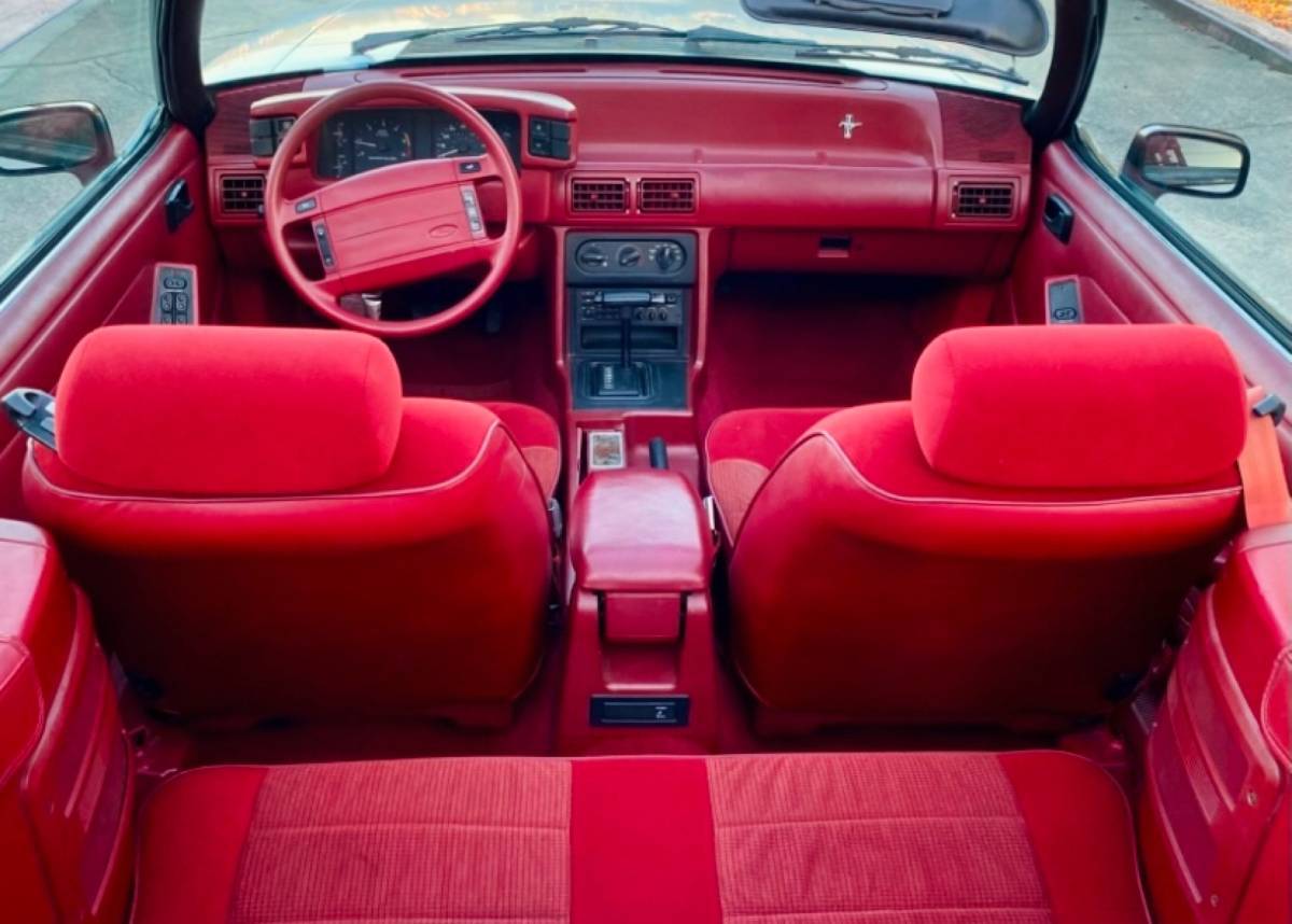 Ford-mustang-convertible-1992-white-10