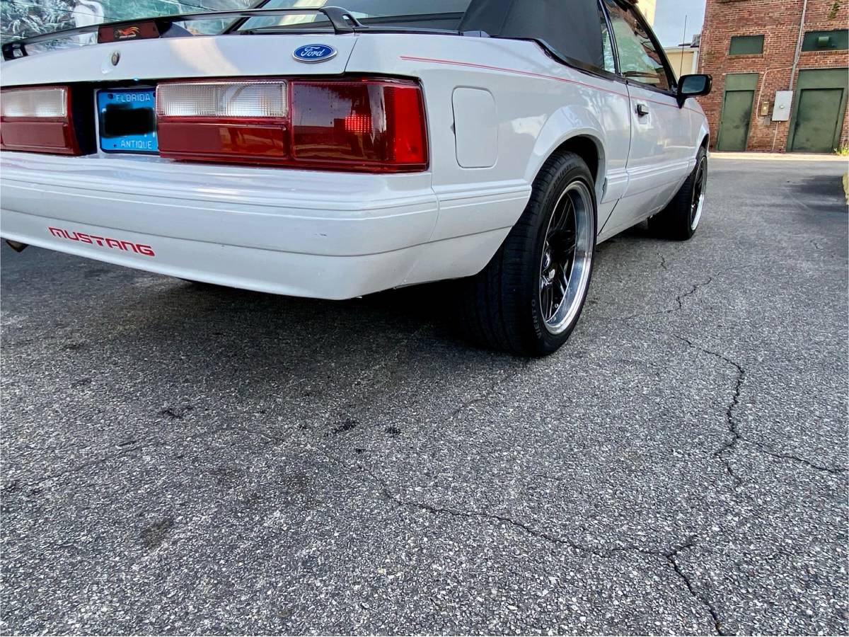 Ford-mustang-convertible-1992-white-11