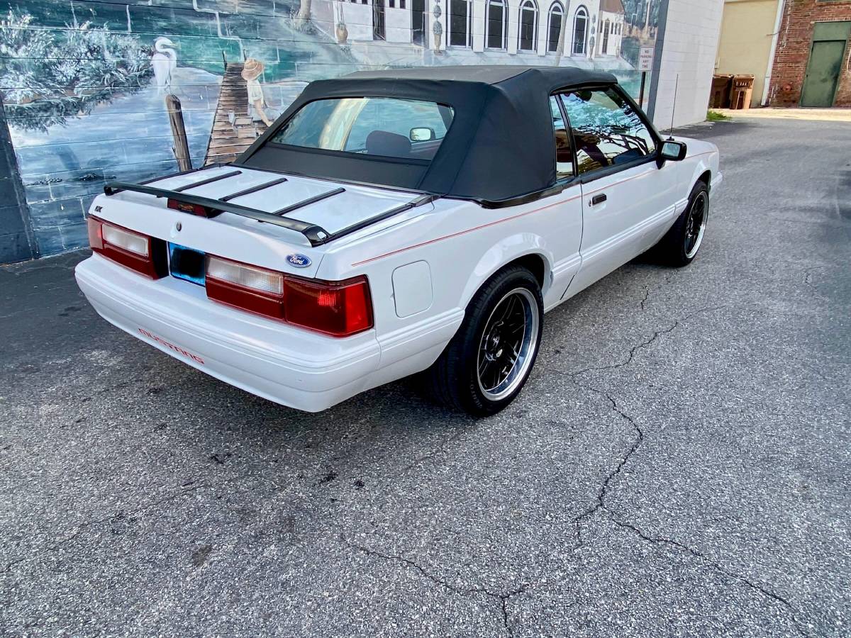 Ford-mustang-convertible-1992-white-2
