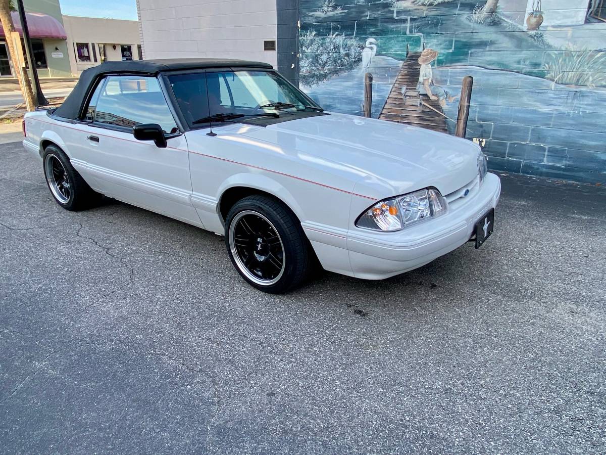 Ford-mustang-convertible-1992-white-5