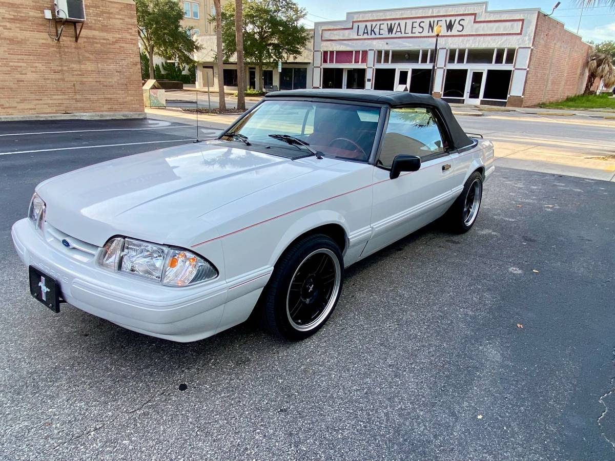 Ford-mustang-convertible-1992-white-9