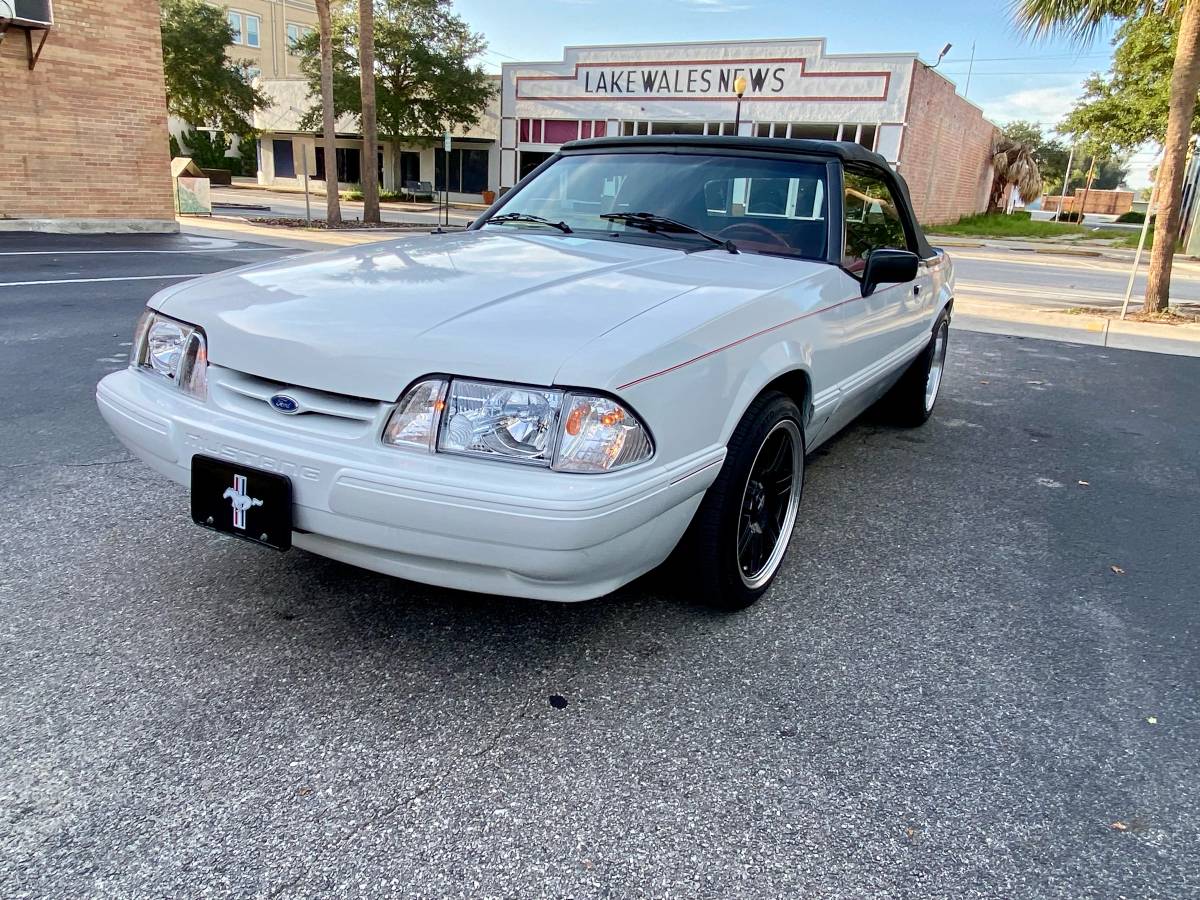 Ford-mustang-convertible-1992-white