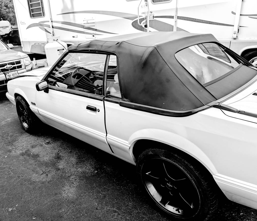 Ford-mustang-convertible-1993-white-3