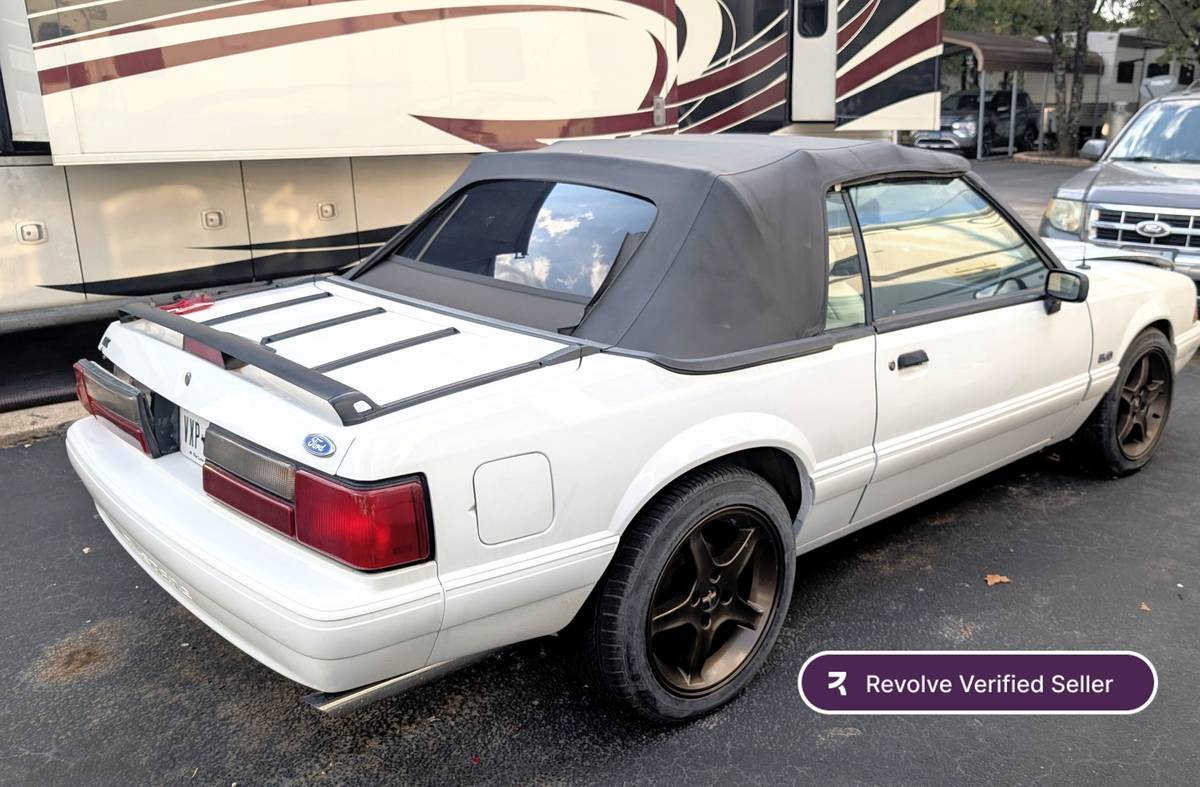 Ford-mustang-convertible-1993-white