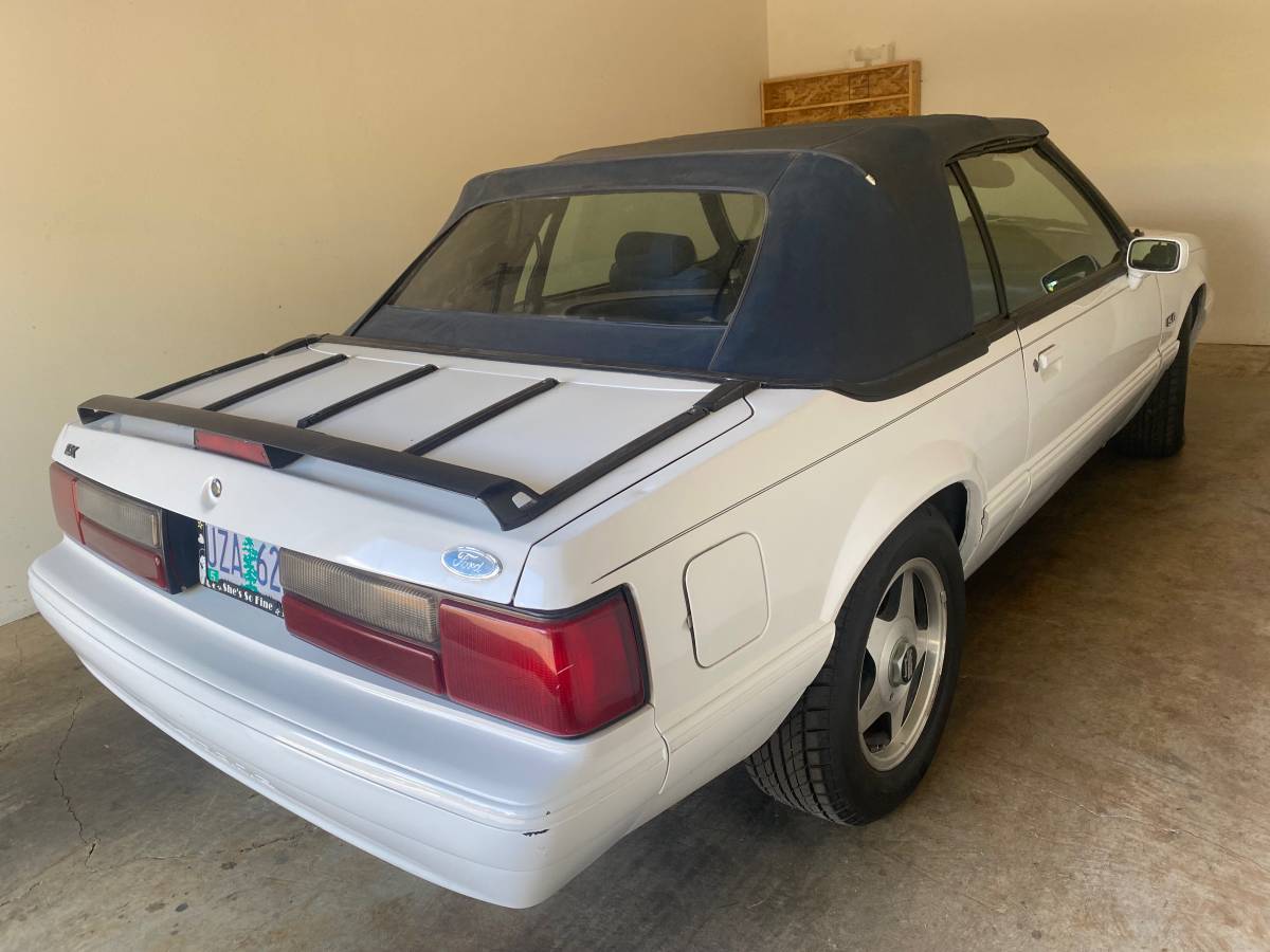 Ford-mustang-convertible-lx-1989-white