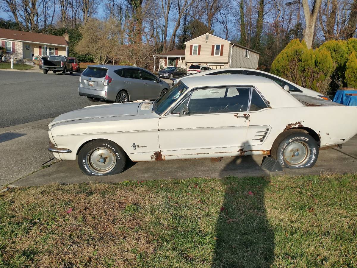 Ford-mustang-coup-1966-white-12