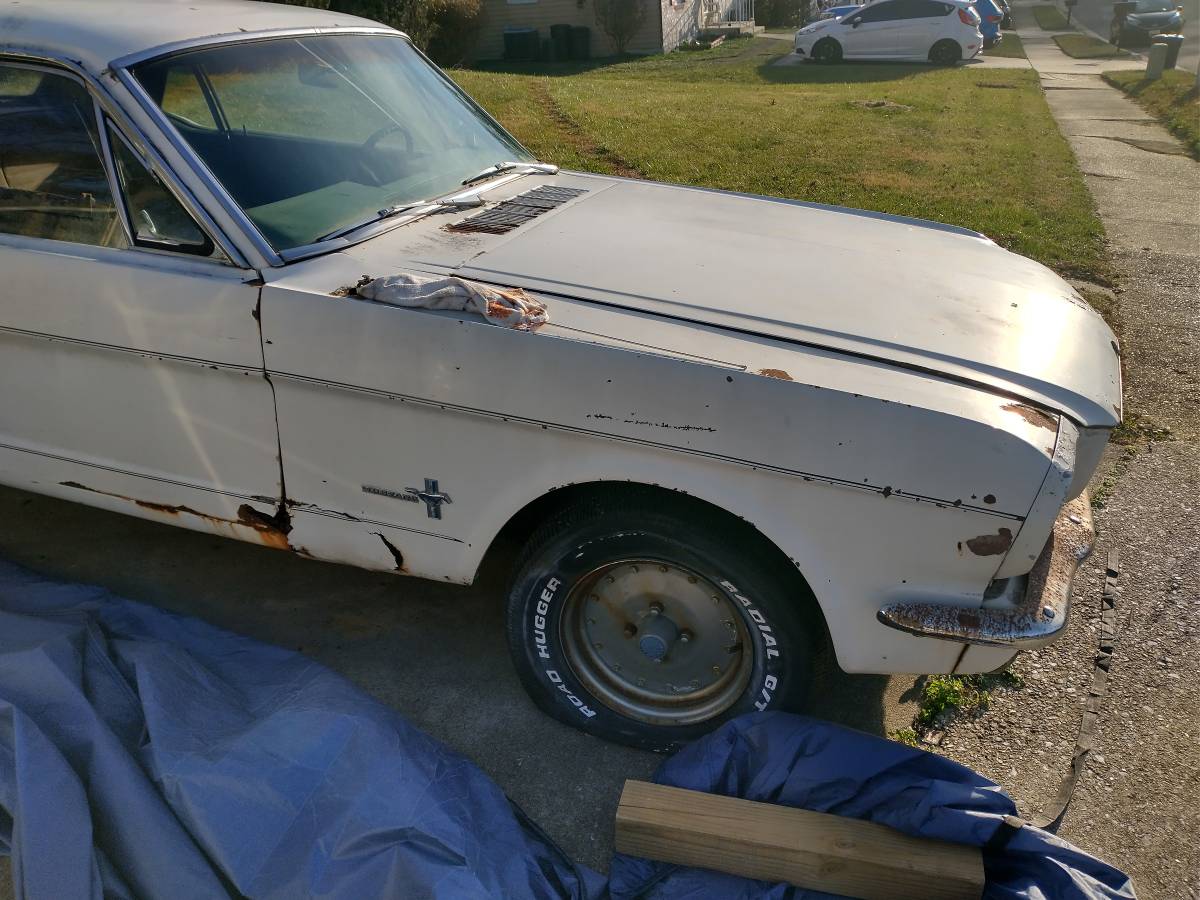 Ford-mustang-coup-1966-white-4