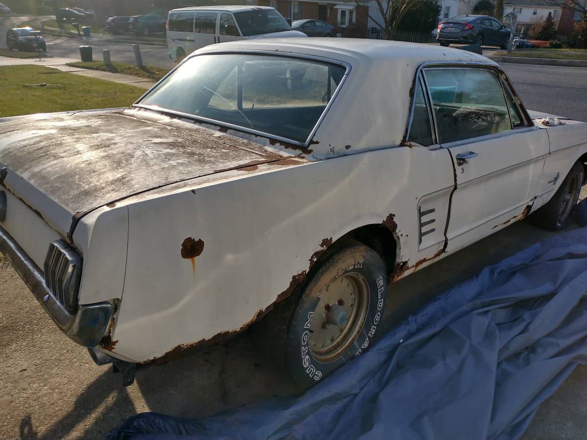 Ford-mustang-coup-1966-white-8