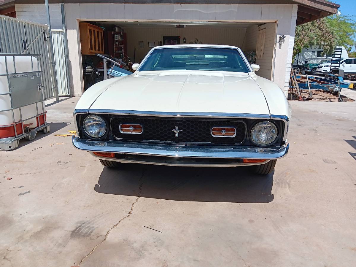 Ford-mustang-fastback-1972-white-7