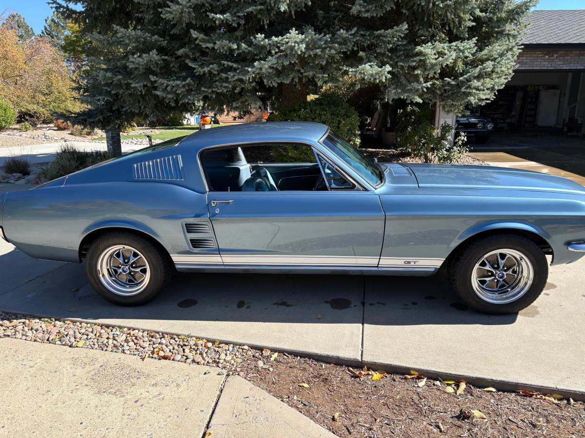 Ford-mustang-gt-1967-blue-1