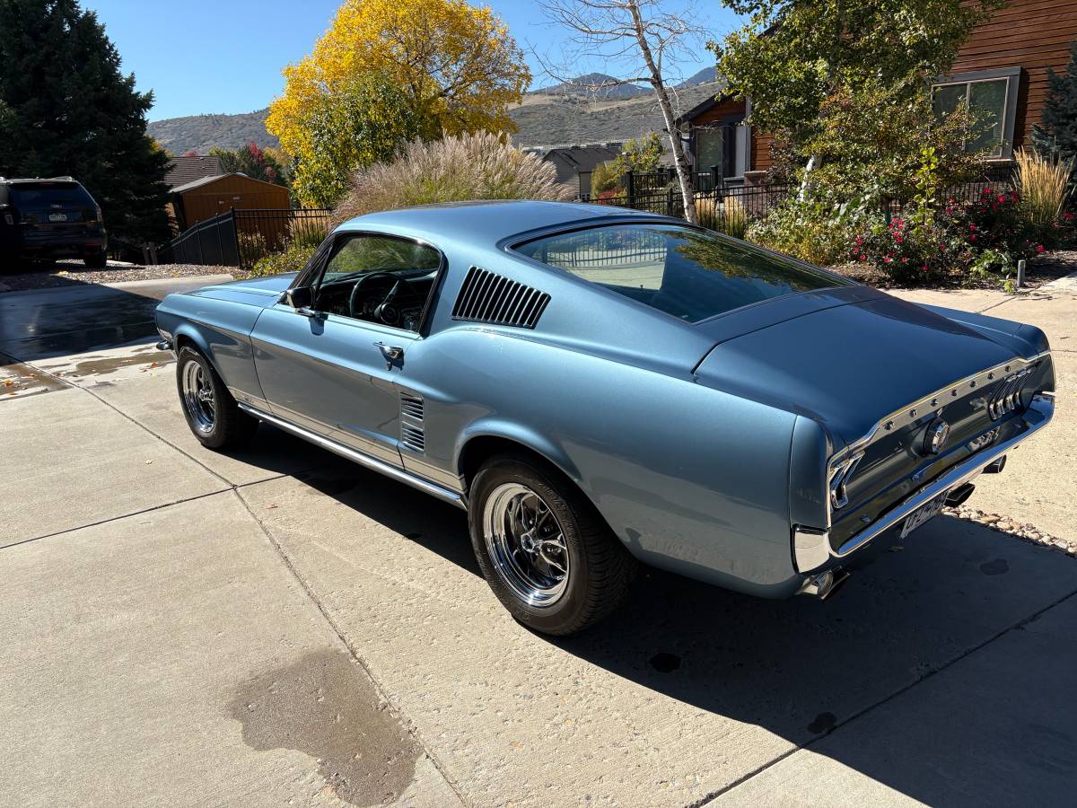 Ford-mustang-gt-1967-blue-2