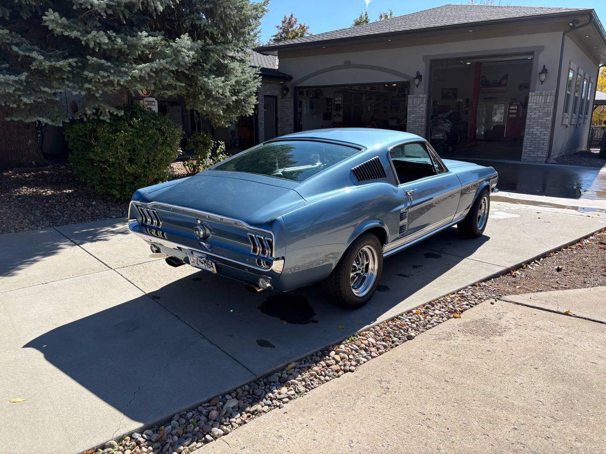 Ford-mustang-gt-1967-blue-8