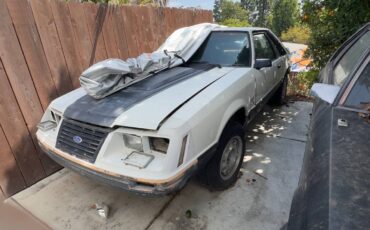 Ford-mustang-gt-1983-white-11
