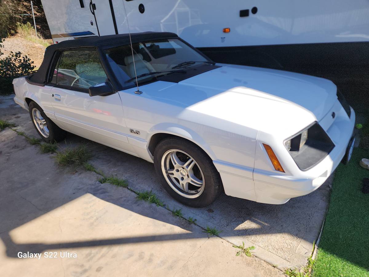 Ford-mustang-gt-1986-white-1