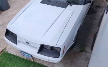Ford-mustang-gt-1986-white