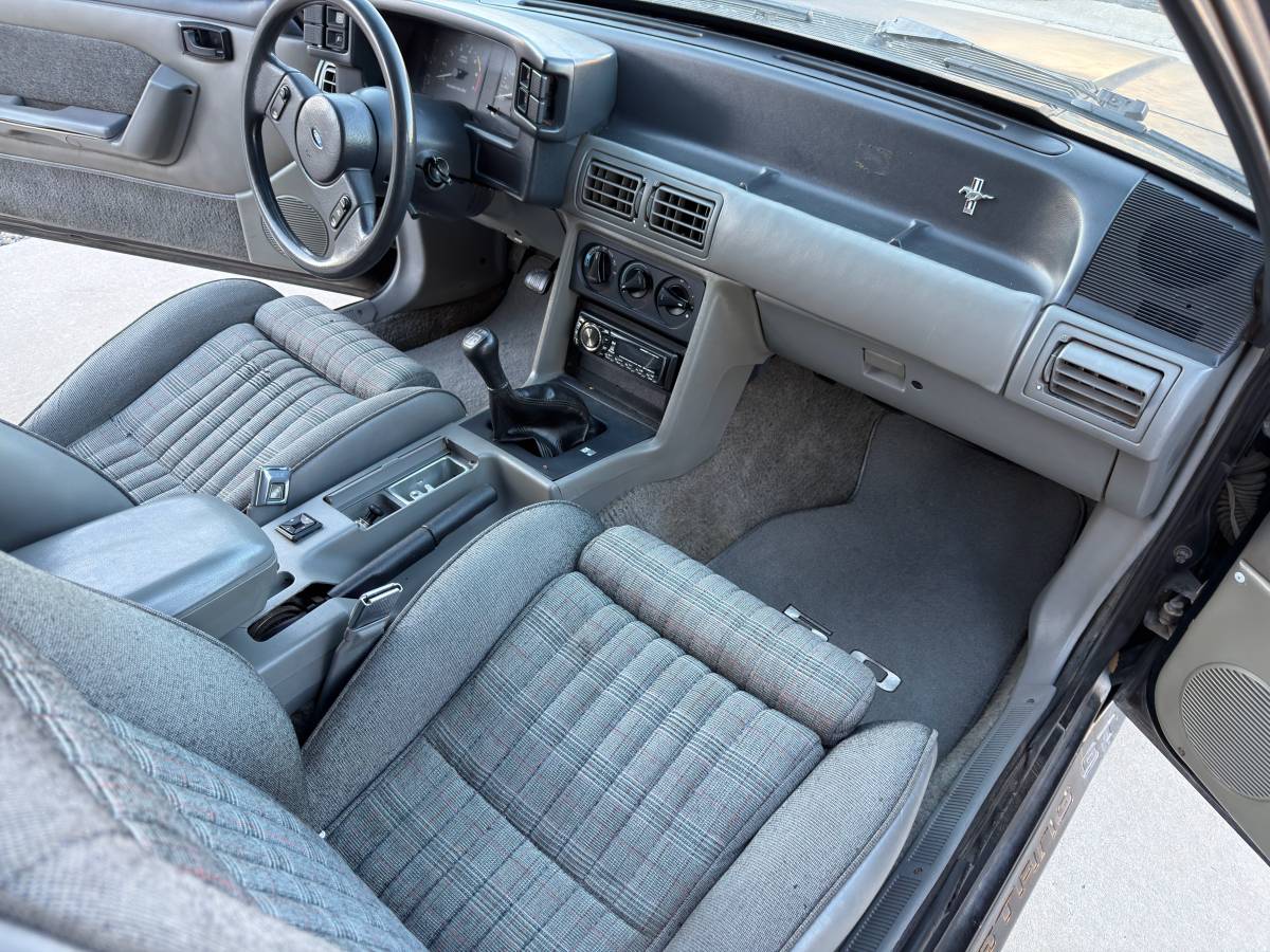 Ford-mustang-gt-1989-black-12