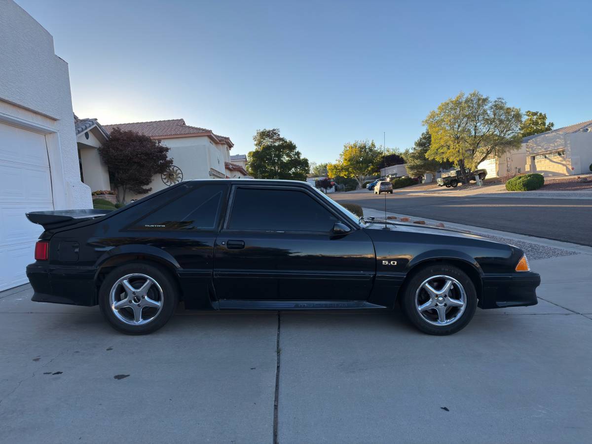 Ford-mustang-gt-1989-black-3