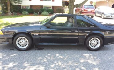 Ford-mustang-gt-1989-black
