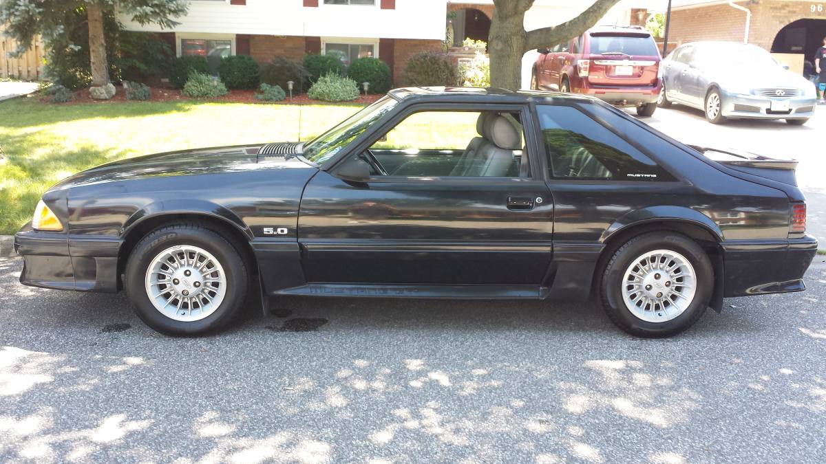 Ford-mustang-gt-1989-black