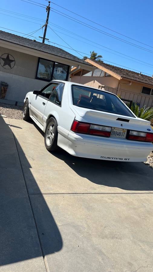 Ford-mustang-gt-1989-white