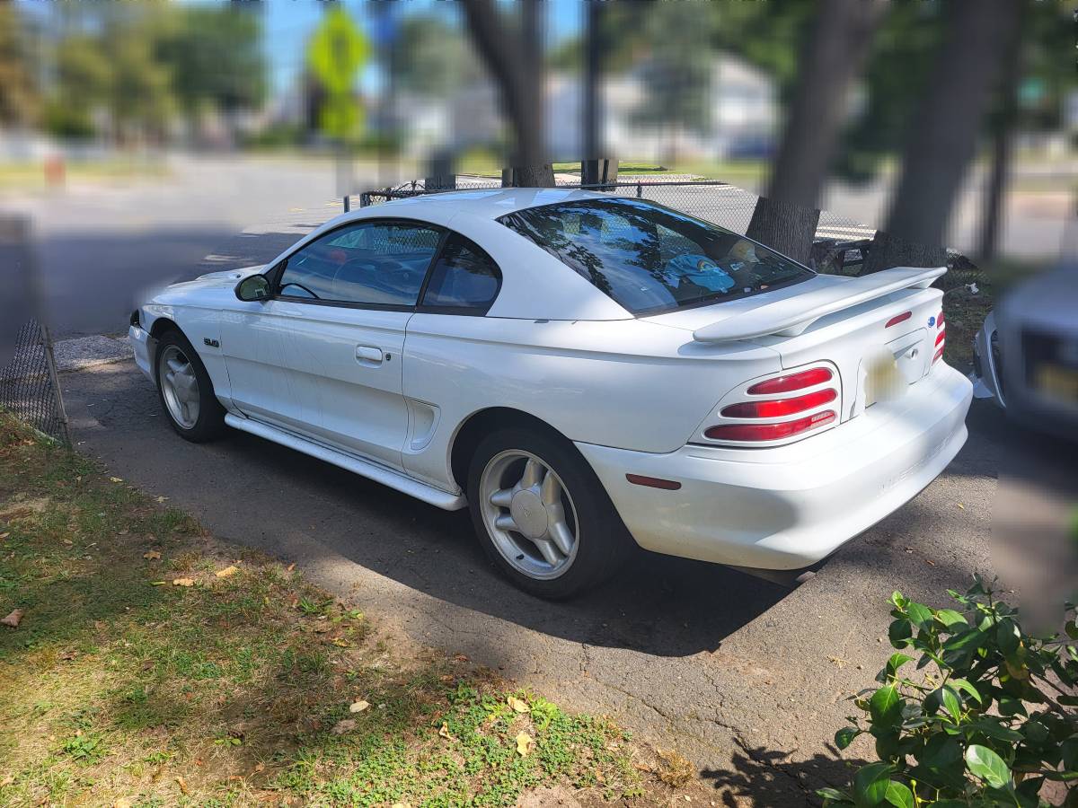 Ford-mustang-gt-1995-white