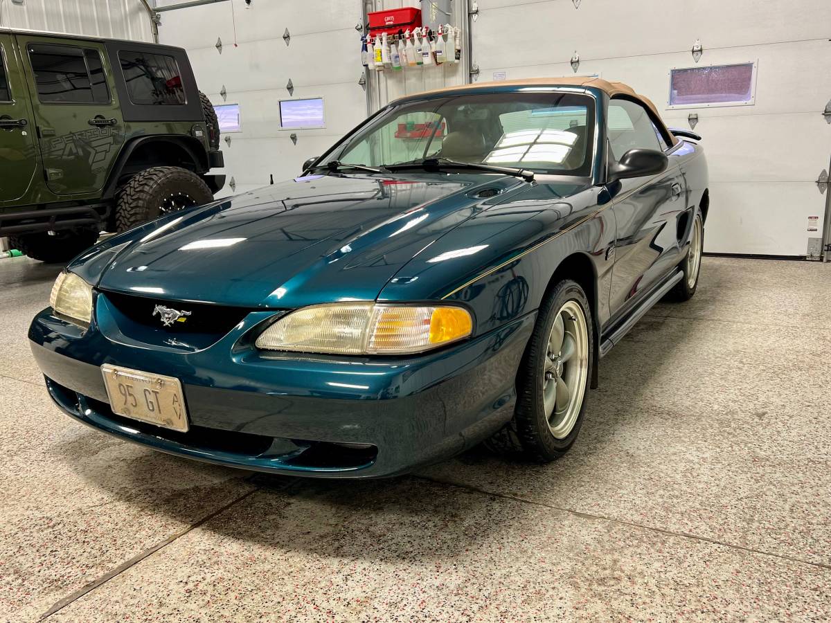 Ford-mustang-gt-converible-1995-green-1