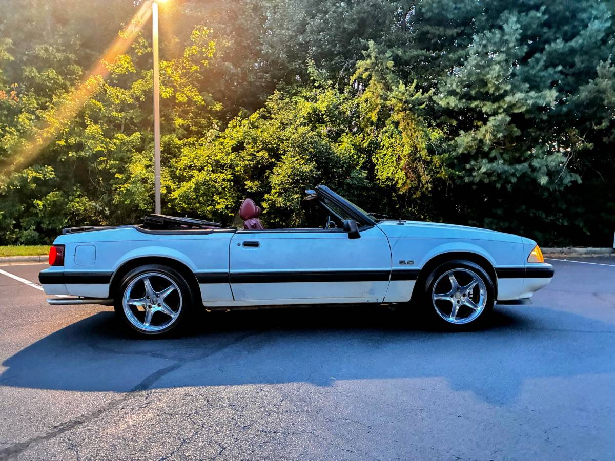 Ford-mustang-gt-convertible-1989-white-12