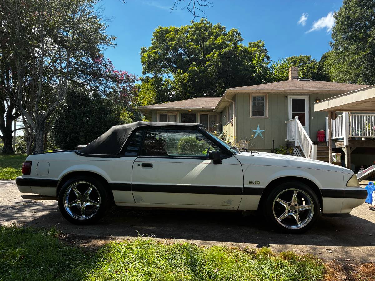 Ford-mustang-gt-convertible-1989-white-16