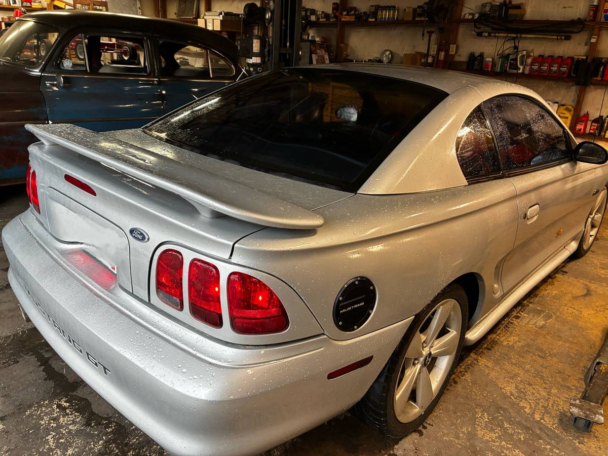 Ford-mustang-gt-convertible-1989-white-2