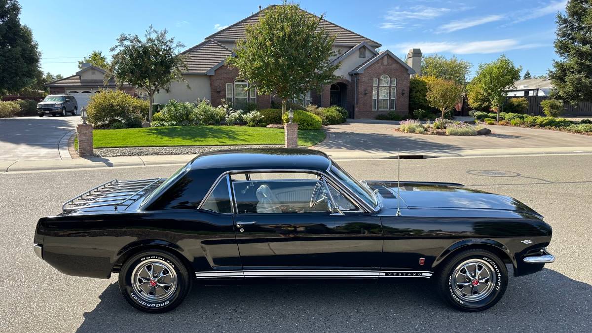 Ford-mustang-gt-coupe-1965-black