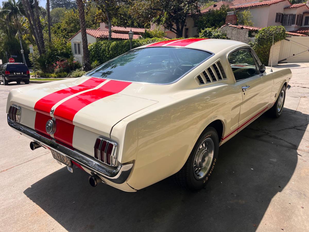 Ford-mustang-gt-fastback-1965-white-1