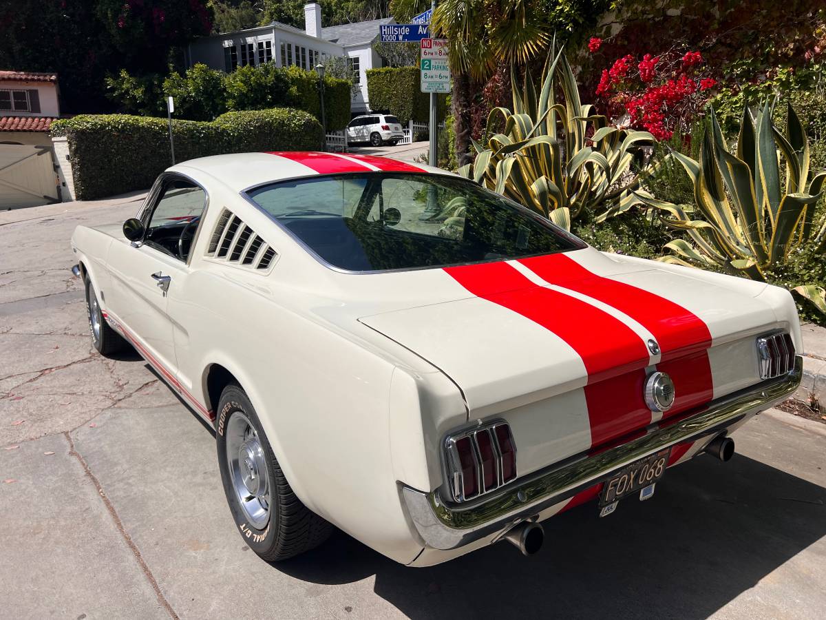 Ford-mustang-gt-fastback-1965-white-2