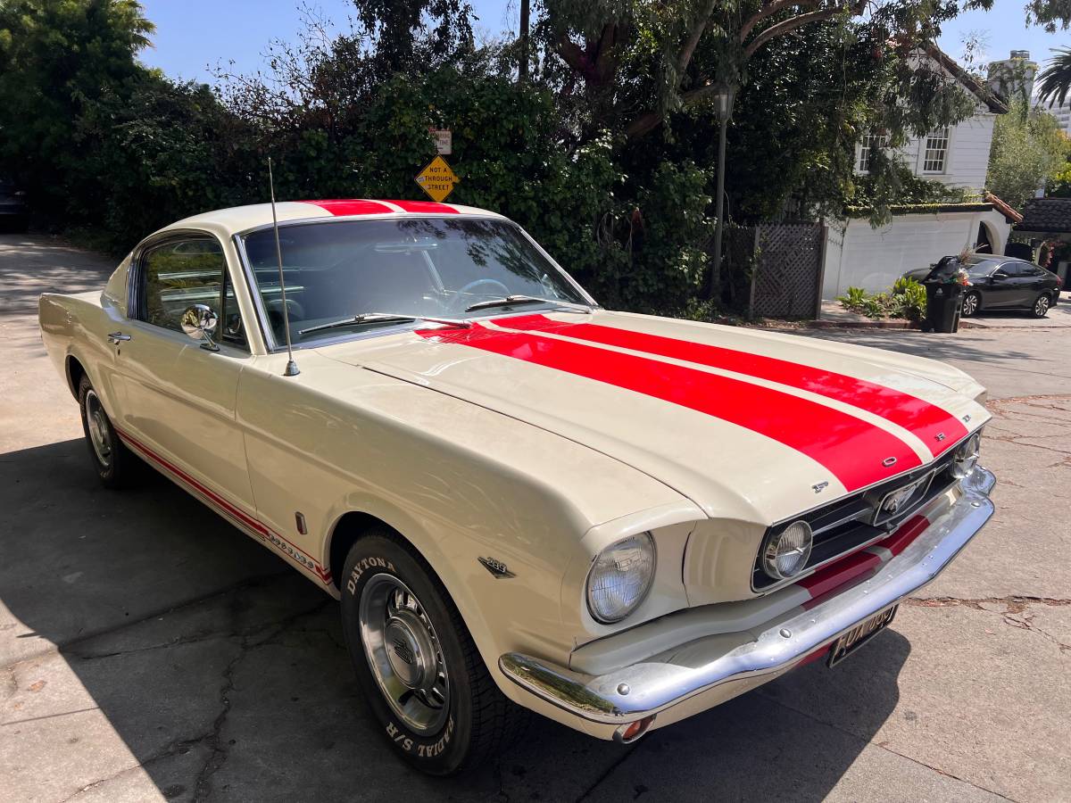 Ford-mustang-gt-fastback-1965-white-3