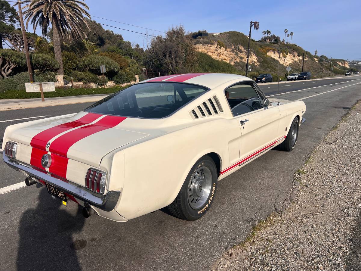 Ford-mustang-gt-fastback-1965-white-7