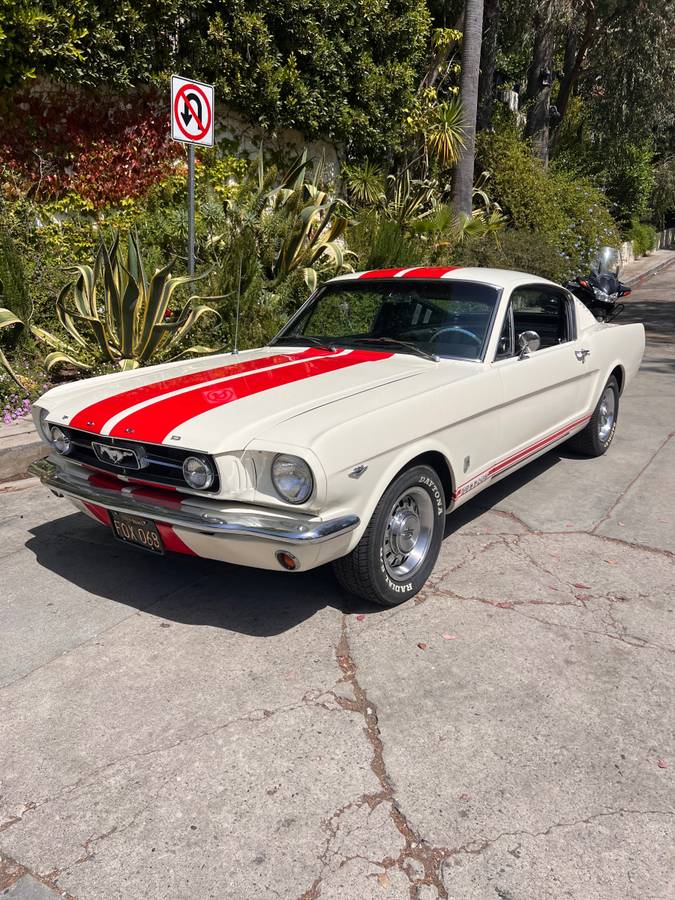 Ford-mustang-gt-fastback-1965-white